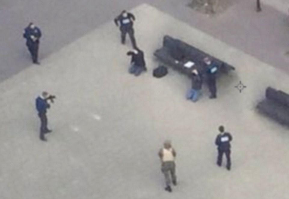 JAUNĀKIE FOTO/VIDEO: slaktiņā Briselē bojā gājuši 34 un ievainoti 170 cilvēki (Attēls 0)