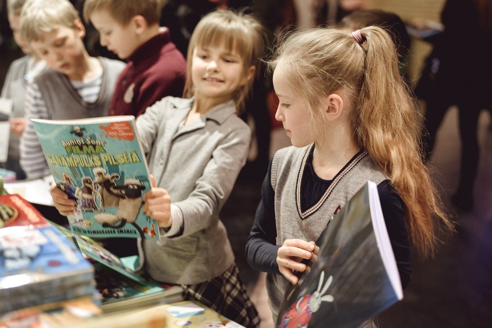 Aizraujoši piedzīvojumi bērniem un vecākiem Ķīpsalā - izstādes 'Skola 2019' un  'Latvijas Grāmatu izstāde' (Attēls 2)