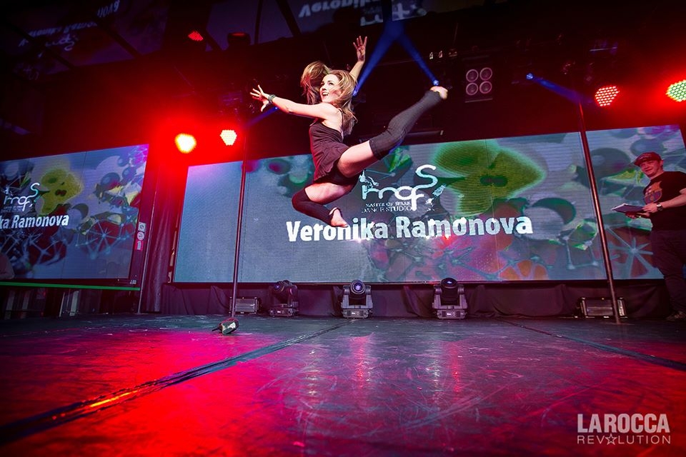 Karsti erotikas šovi un klubu deju konkurss Ķīpsalā (Attēls 0)