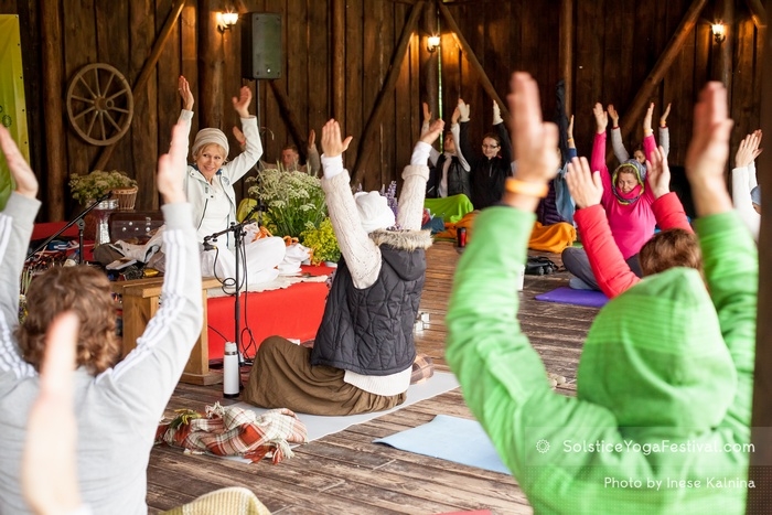 Trīs dienās uz divām skatuvēm Siguldā norisināsies Saulgriežu jogas un mūzikas festivāls (Attēls 0)