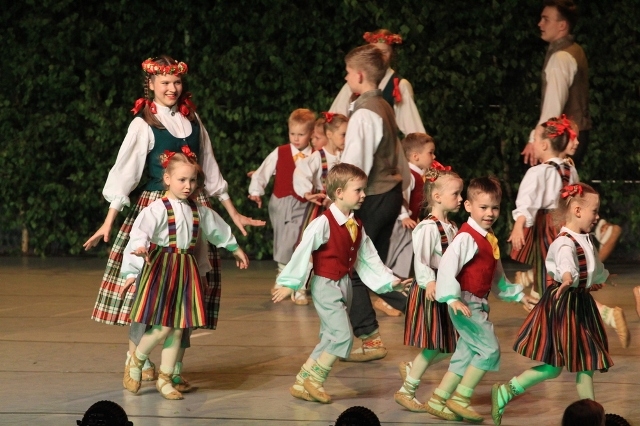 Ar plašu koncertu atzīmēs bērnu deju ansambļa Teiksmiņa 25 gadu jubileju (Attēls 3)