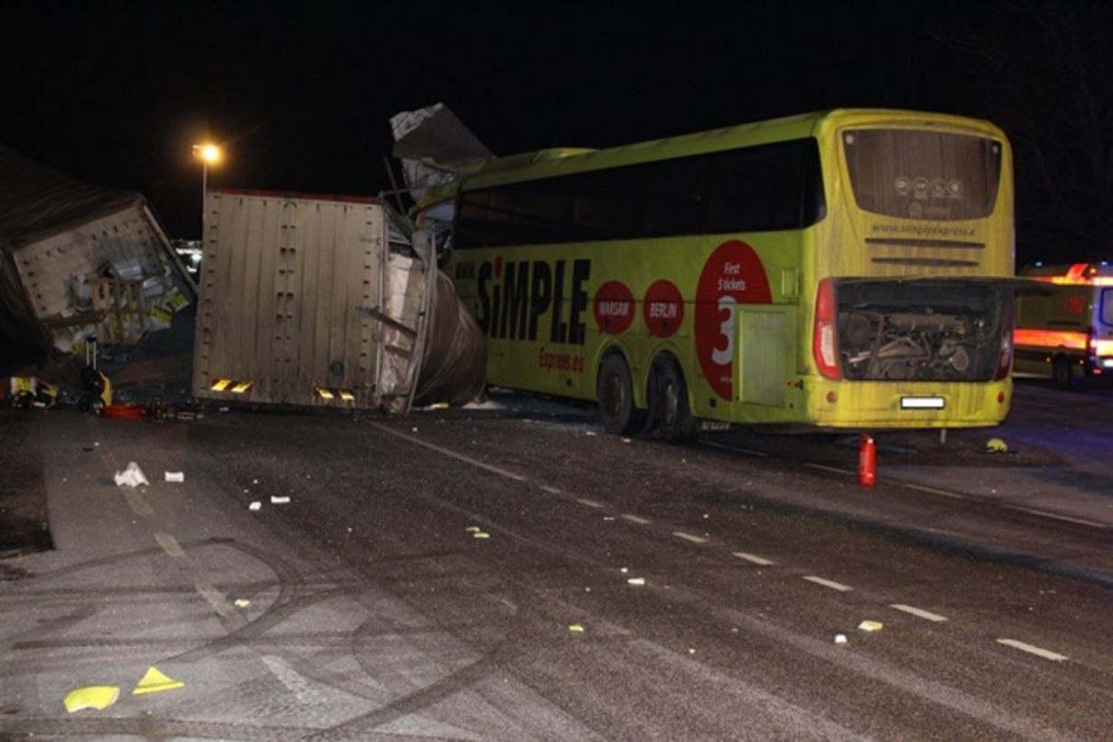 Atkal šausminoša autokatastrofa maršrutā Rīga-Sanktpēterburga (Attēls 0)