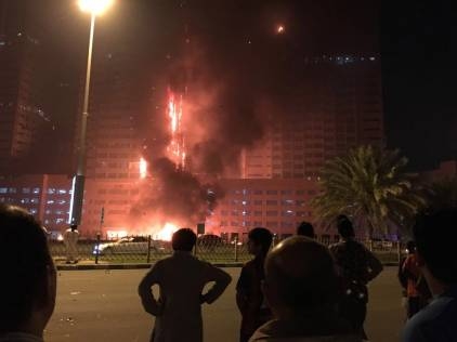 JAUNĀKIE FOTO/VIDEO no ugunsgrēka Dubaijas debesskrāpju kompleksā (Attēls 0)