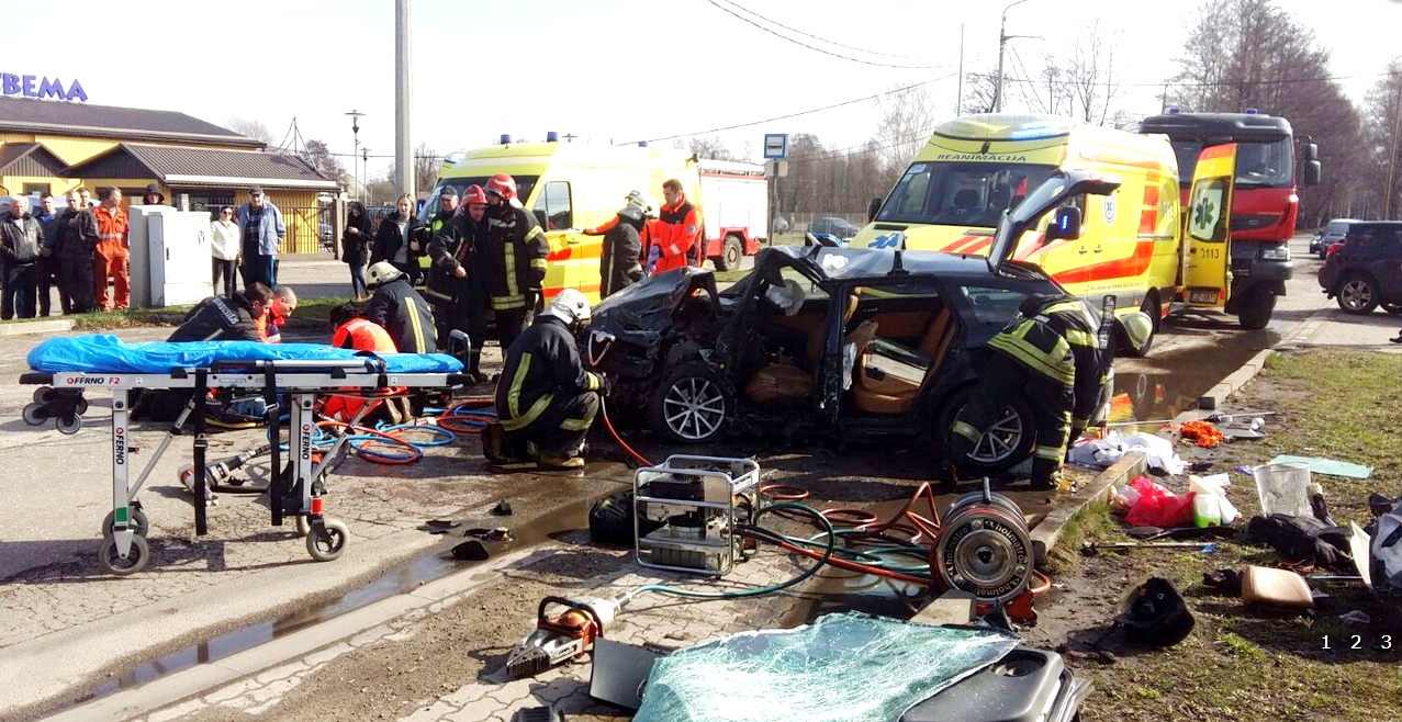 Smagā autokatastrofā bojā gājis jauns arhitekts. FOTO NO TRAĢĒDIJAS VIETAS (Attēls 1)