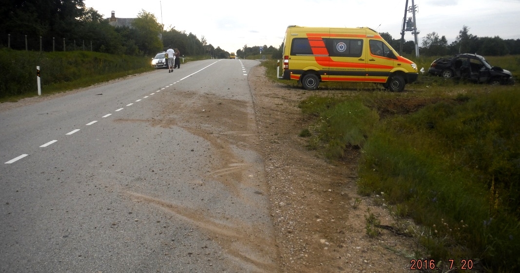 Atkal pārdzērušos jauniešu autokatastrofa ar bojā gājušo. FOTO (Attēls 0)