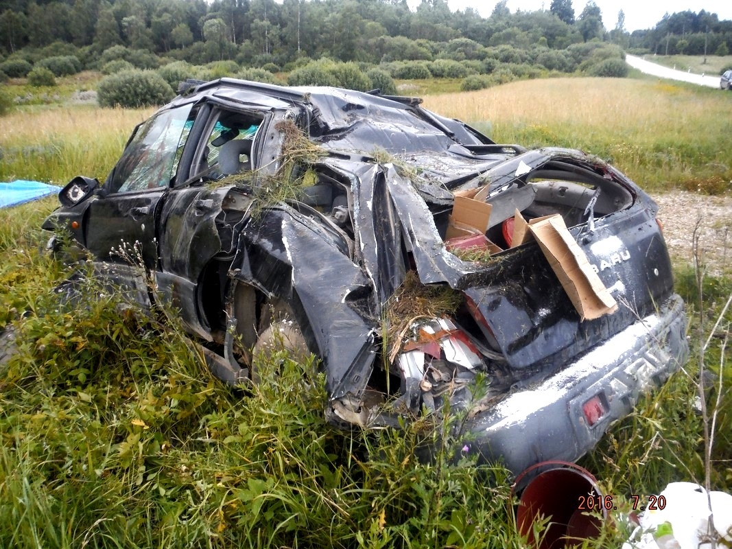 Atkal pārdzērušos jauniešu autokatastrofa ar bojā gājušo. FOTO (Attēls 2)