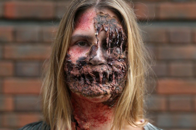 ASIŅAINI FOTO: Pasaules zombiju diena Londonā (Attēls 2)