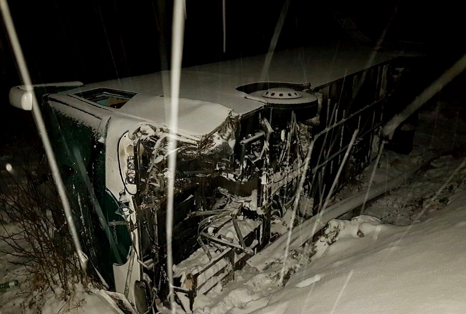 Autobusa avārijā uz Ainažu šosejas cietuši vairāk kā 20 bērni (Attēls 0)