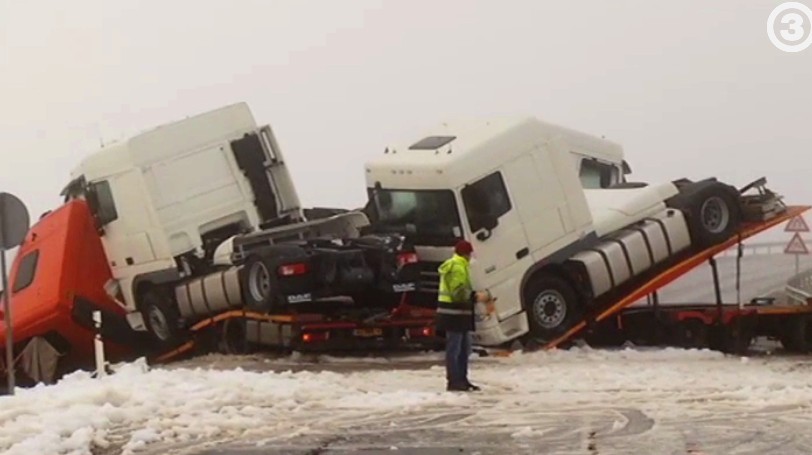 Septiņu kravas auto avārija. Vai tā kaut ko māca mūsu atbildīgajiem dienestiem? (Attēls 0)