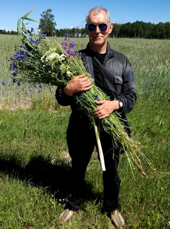 Atraitnis Andris Brīnums neilgi pēc Sandras bērēm atrāda jauno mīļoto sievieti (Attēls 1)