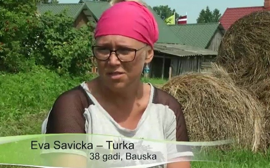 Šova Lauku sēta izcilākās skandālistes Eva Savicka-Turka un Aija Dembovska viena otru sūta di**st! (Attēls 0)