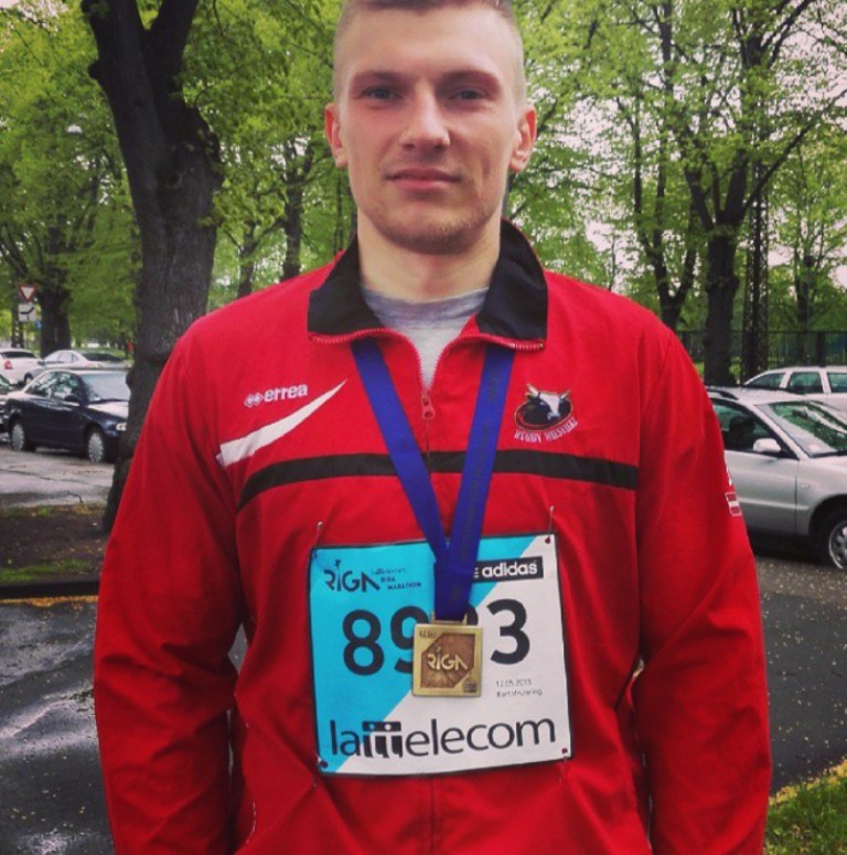Diemžēl 28 gadu vecumā pašnāvību izdarījis Latvijas daudzsološais sportists Dāvis Pērkons (Attēls 3)