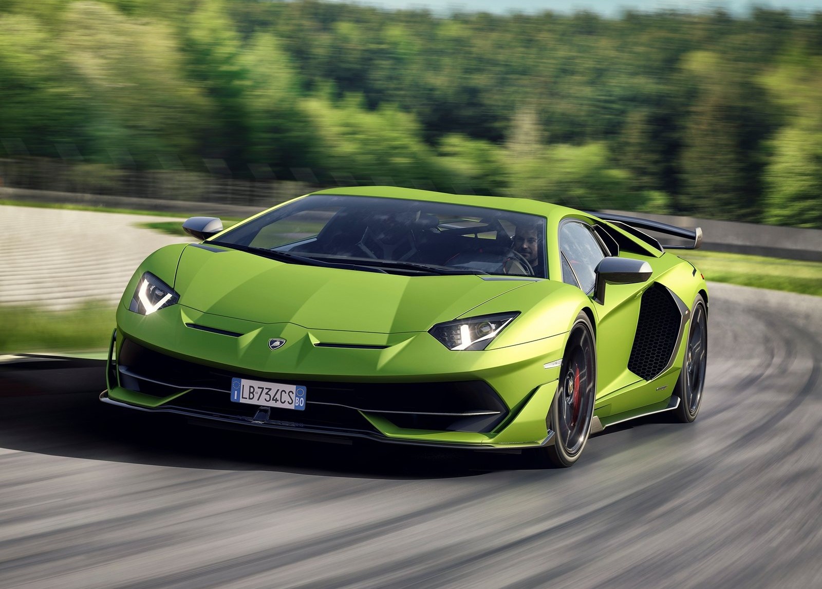 Izstādē Auto 2019 visātrākais Lamborghini pasaulē un citi ekskluzīvi spēkrati (Attēls 0)