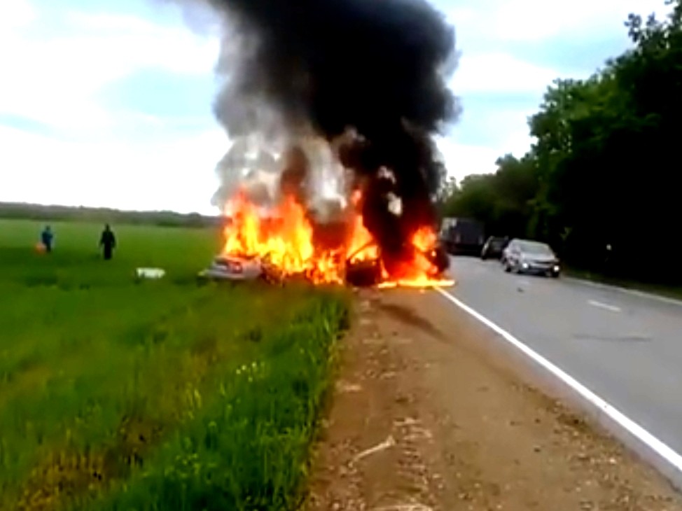 Viņi bija jauni, skaisti, talantīgi. Tikai 25 un 35 gadi. Autokatastrofā burtiski sadeguši šova 'TNT Stand Up' aktieri (Attēls 1)