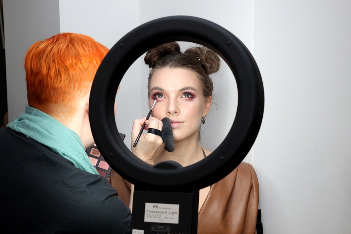 Rakovska ļaujas sievišķām pārvērtībām krāšņās izstādes Baltic Beauty 15 gadu jubilejā. FOTO (Attēls 1)