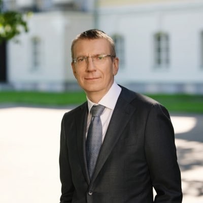 Kas būs pirmais "lēdijs"? Par Latvijas Valsts prezidentu ievēlēts no skapja iznākušais ministrs Edgars Rinkēvičs (Attēls 1)