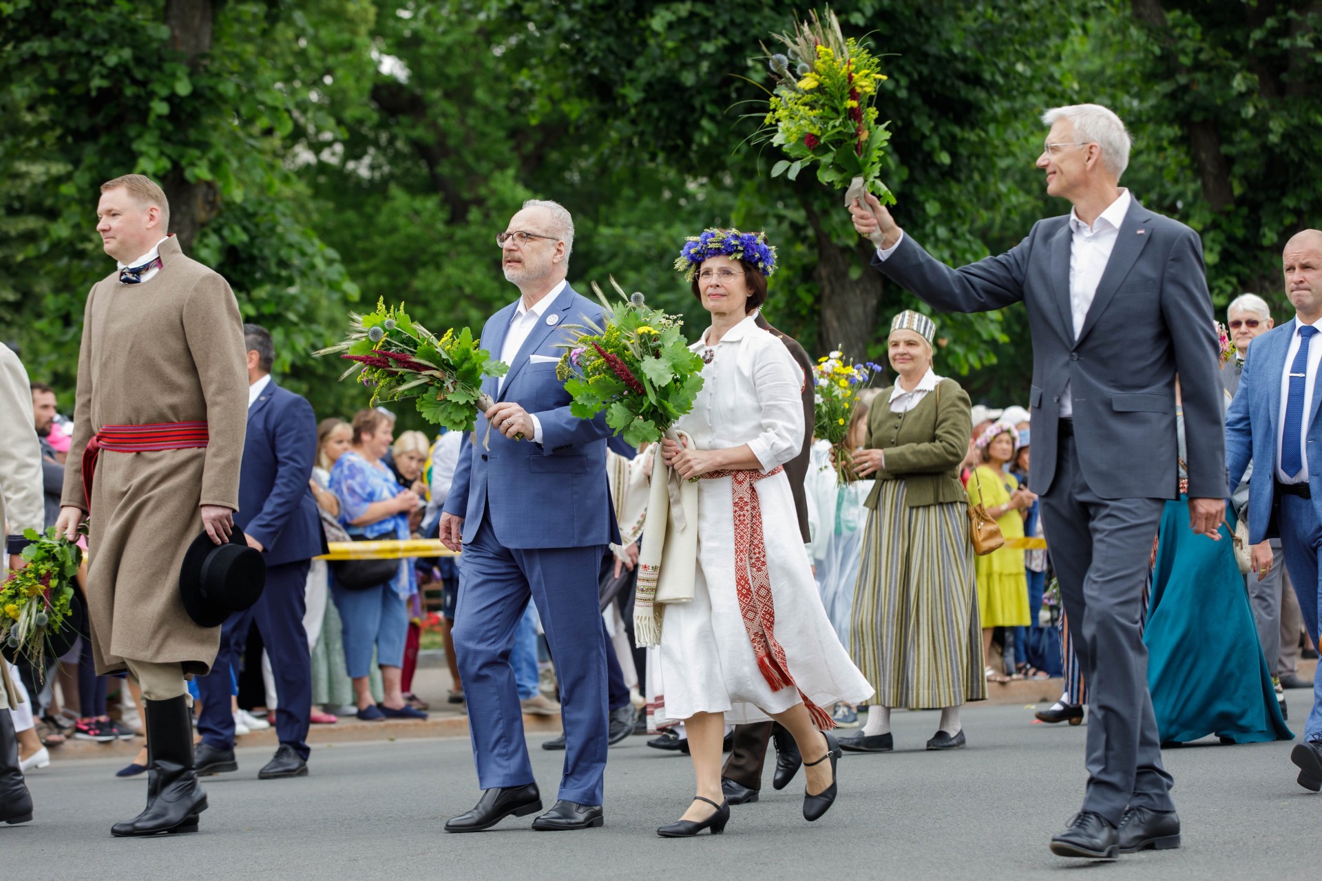 Ekskluzīvs! Žurnālists tiešraidē sabļauj un iedzen stūrī premjeru Kariņu (Attēls 0)