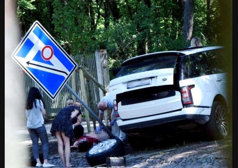 Latvijas asinskārākā, nekrietnākā, mantkārīgākā ģimene. Lato Lapsas jaunā grāmata Hiēnu banda ir klāt! (Attēls 0)