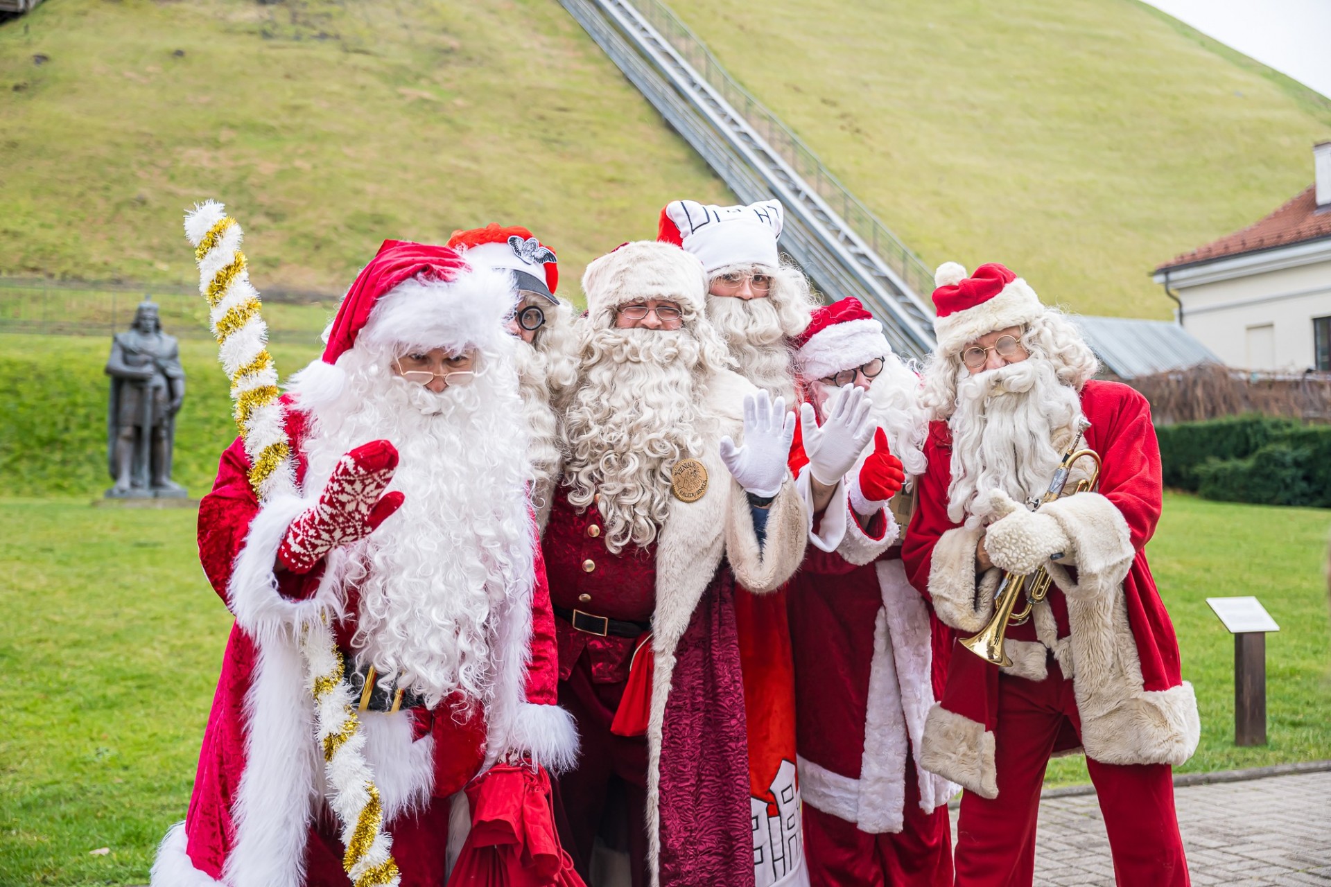 Kur pēdējā mirklī sadabūt īstu latviešu Ziemassvētku vecīti? + FOTO no ballītes Viļņā (Attēls 0)