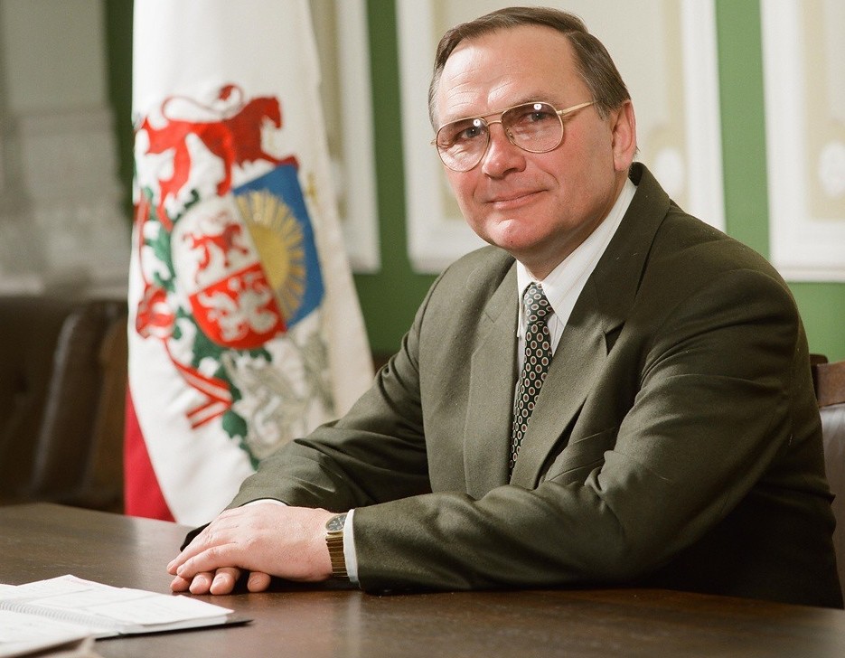 Viņsaulē aizsaukts Saeimas priekšsēdētājs, Latvijas neatkarības cīnītājs Alfrēds Čepānis. Žurnālistes Elitas Veidemanes atvadu vārdi (Attēls 3)