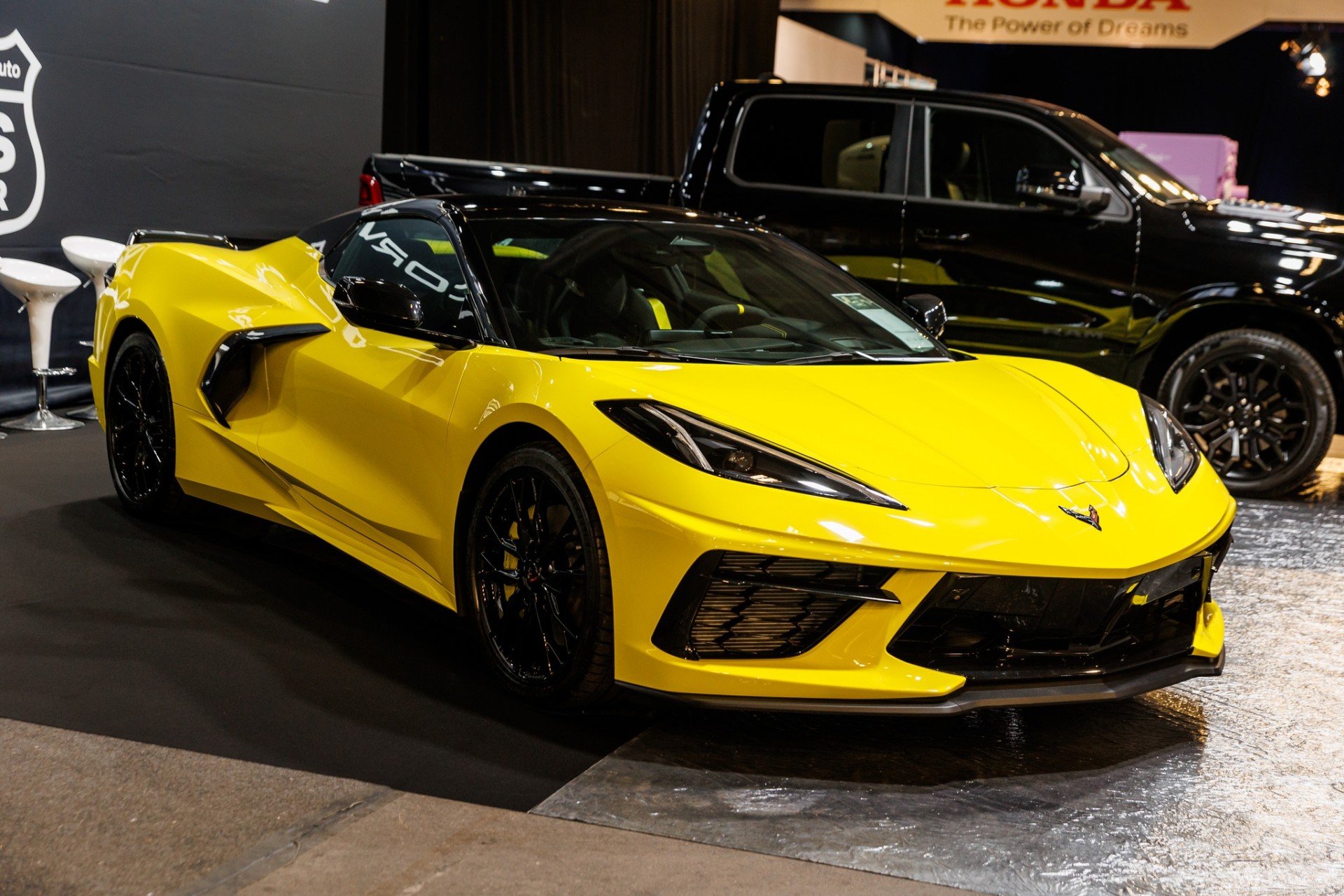 FOTO: Auto Exotica 2025 Ķīpsalā! Trīs sekundēs kāds spēkrats sasniedz 330 km/h, bet citi izceļas ar ikoniskajām "kaijas spārnu" durvīm (Attēls 2)