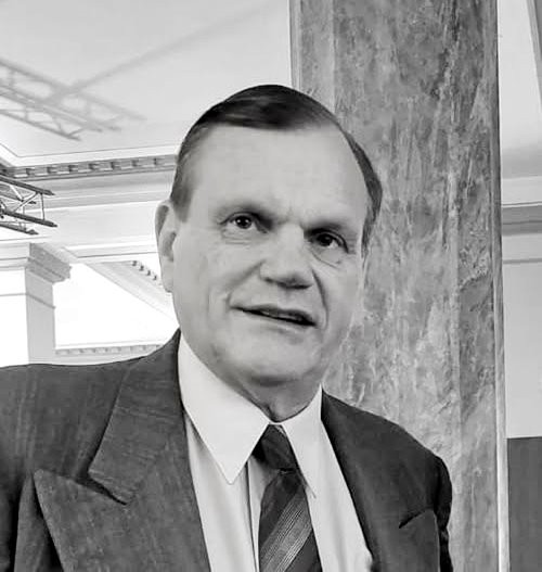 Piekauts un nosists uz ielas Ulbrokā. Valsts Akadēmiskā kora "Latvija" ilggadējais mākslinieks, vokālais pedagogs Andris Vilde In Memoriam (Attēls 0)