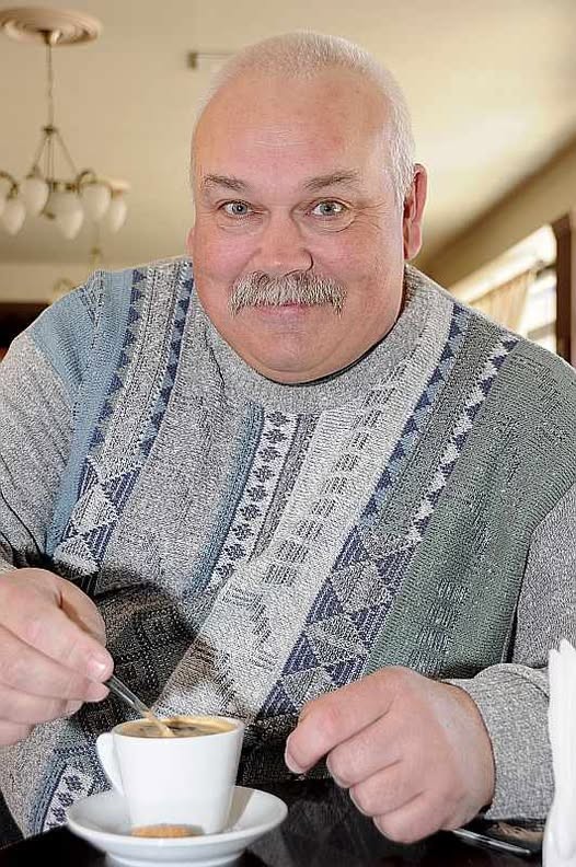 Atvadu FOTO GALERIJA. Viņsaulē aizsaukts skatītāju iemīļotais Liepājas teātra aktieris Ivars Krastiņš  (Attēls 1)