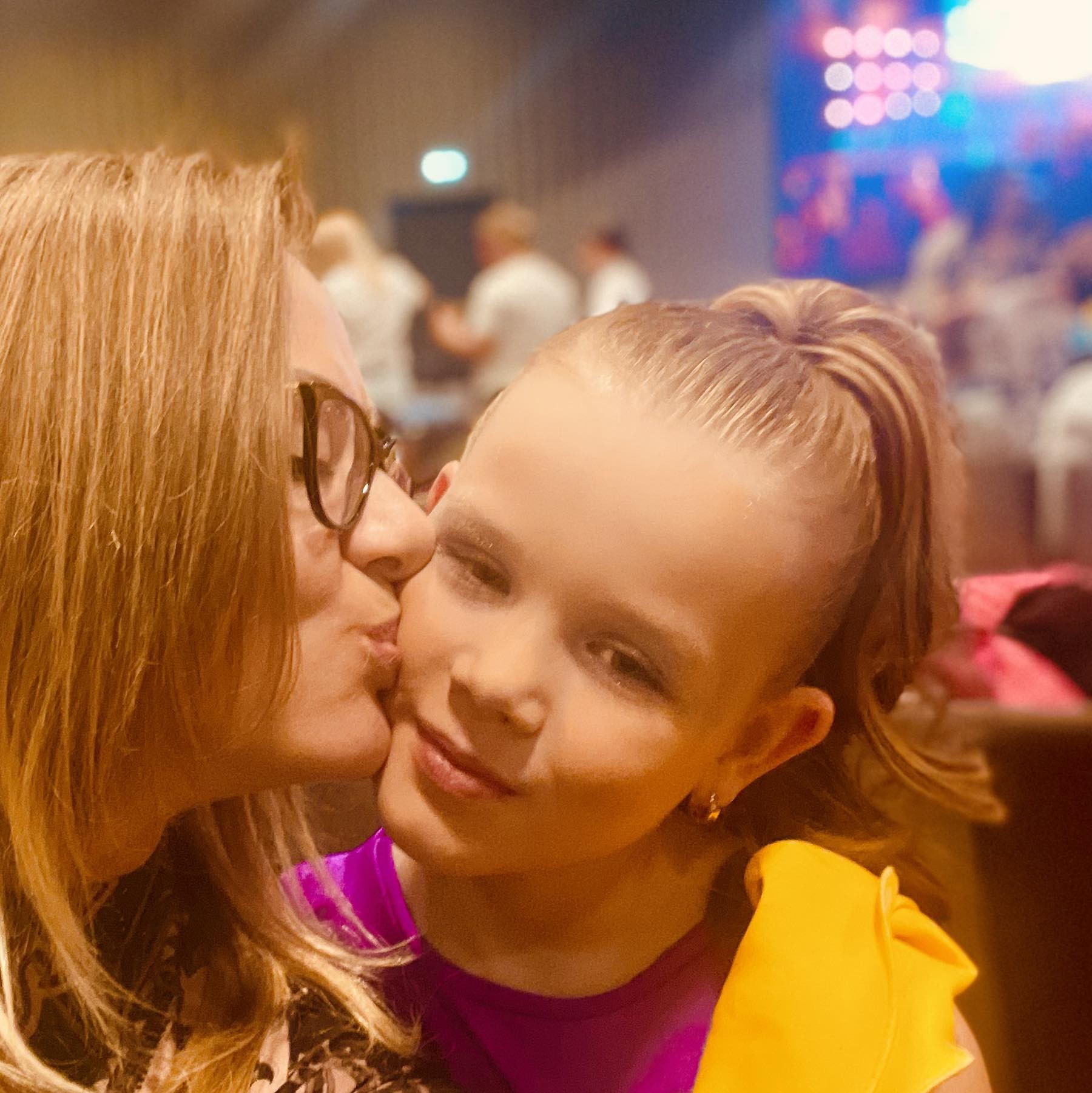 Visa Latvija satriekta. Ilona bija jauna, skaista divu mazu bērnu māmiņa. NMPD mediķes pašnāvība izraisa daudz emociju sabiedrībā (Attēls 0)