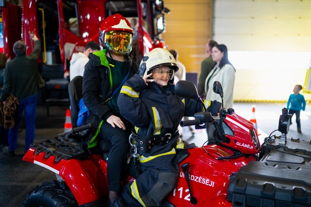Zemūdens pasaules piedzīvojumi! Bērniem iespēja viesoties ārkārtas dienestu automašīnās, policijas laivā un kvadriciklā. Kids Expo Riga 2026 (Attēls 0)