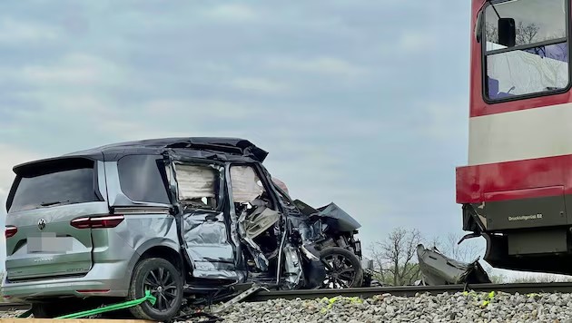 Šaušalīgā autokatastrofā 48 gadu vecumā bojā gājis slavenais futbolists Alekss Manningers (Attēls 1)