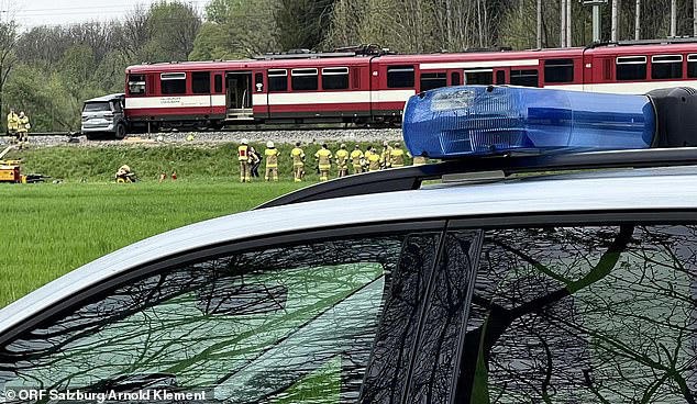 Šaušalīgā autokatastrofā 48 gadu vecumā bojā gājis slavenais futbolists Alekss Manningers (Attēls 2)