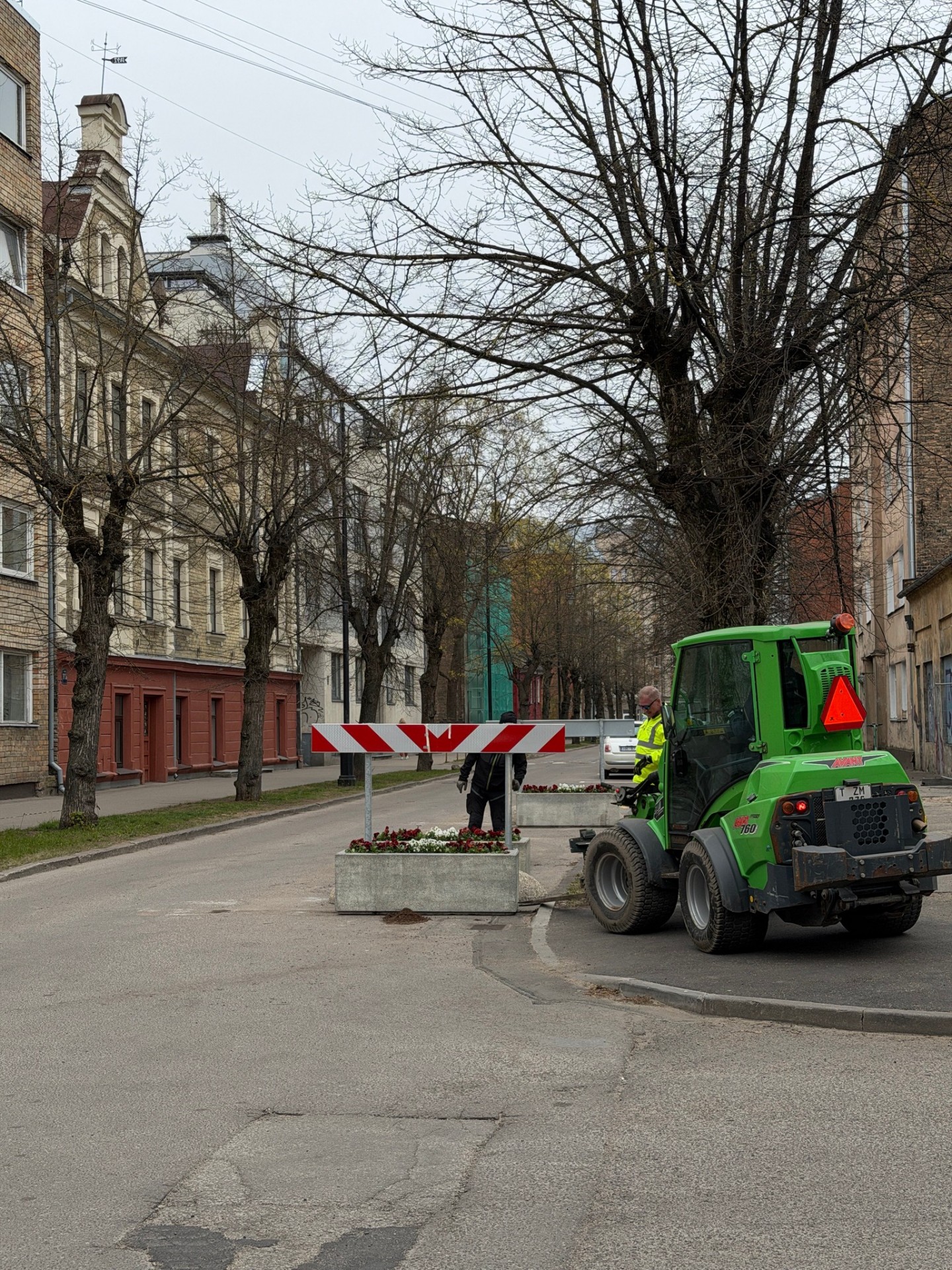 Nožēlojamais progresīvo Martas Kotello modālais filtrs šodien tiek iznīcināts! Ardievu, puķu podi un šķēršļi Vārnu ielas republikā (Attēls 3)