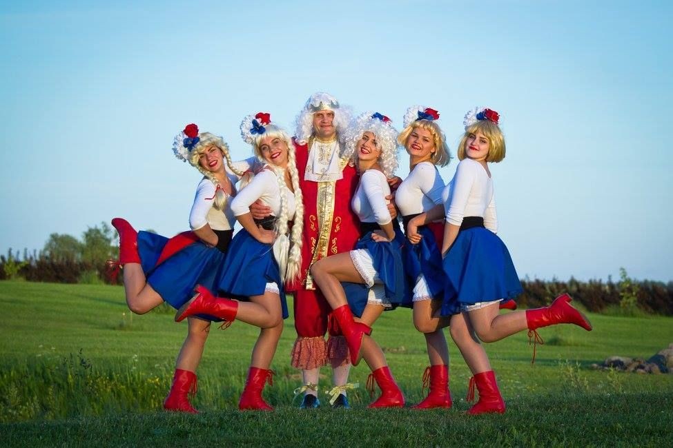Fotosesijā romantiski sadevušies rociņās! Vai leģendārā Dueta "Normunds un Inga" mūziķi Normunds Liepiņš un Inga joprojām ir kopā arī dzīvē? (Attēls 0)
