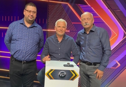 GAIŠĀ PIEMIŅĀ - ATVADU FOTO GALERIJA UN VIDEO. 45 gadu vecumā mūžības ceļos devies grupas KLAIDONIS mūziķis 