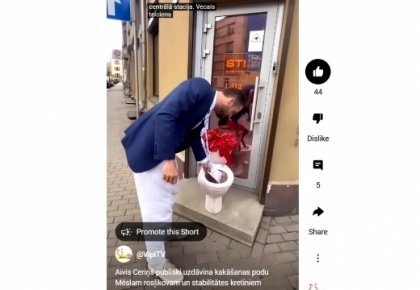 Partijas "stabilitātei" birojs likvidēts uzreiz pēc TV zvaigznes dāvanas! Klozetpods Mēslam rosļikovam. VIDEO/FOTO